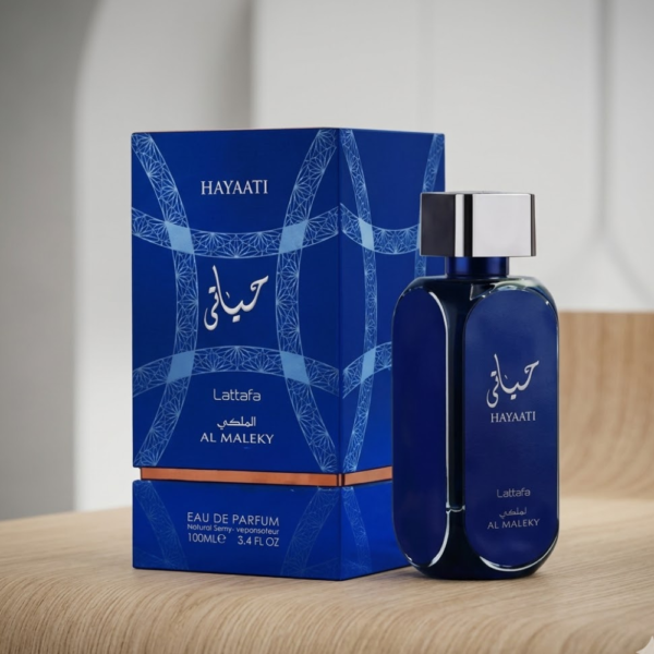 Perfume árabe Hayati Al Maleky Blue de 100ml en frasco azul con tapa dorada elegante.