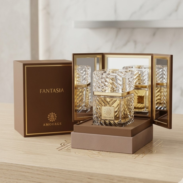 Perfume Khamrah Qahwa de Lattafa en su frasco de cristal tallado de lujo sobre fondo elegante.